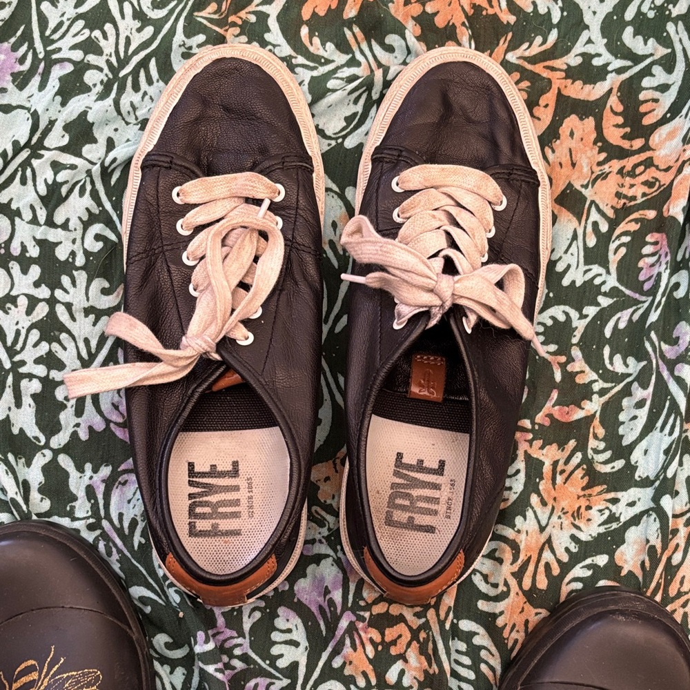 Frye ladies Black and Tan Sneakers us7
